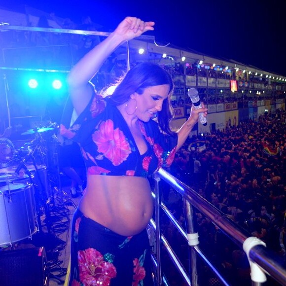 Ivete Sangalo recebeu uma declaração de Xuxa ao postar sua foto com a barriga de fora: 'Te amo... as amo', escreveu a apresentadora