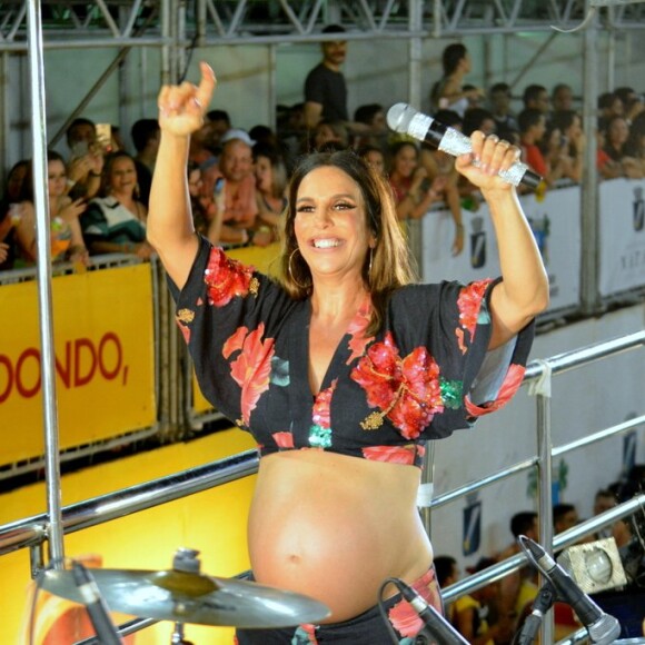 Ivete brincou que as médicas foram para curtir o trio