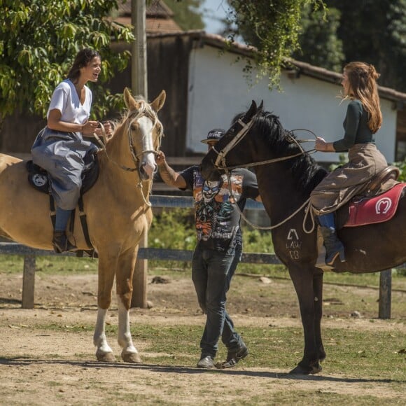 Assim como Bruna Marquezine, Marina Ruy Barbosa precisa praticar hipismo para as gravações da novela 'Deus Salve o Rei'