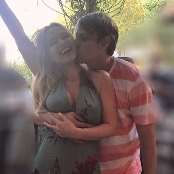 Manuela é fruto do relacionamento de Eliana com o diretor Adriano Ricco