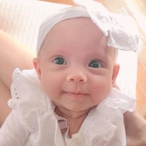 Eliana comemorou os três meses da filha, Manuela, no domingo, 10 de dezembro de 2017, com uma foto do Instagram