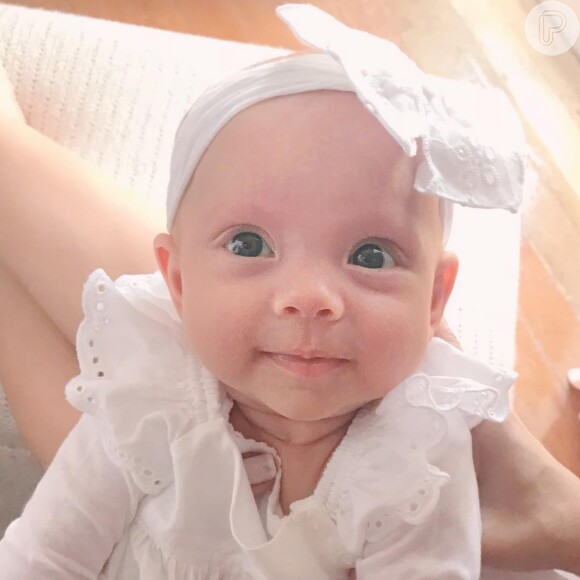 Eliana comemorou os três meses da filha, Manuela, no domingo, 10 de dezembro de 2017, com uma foto do Instagram
