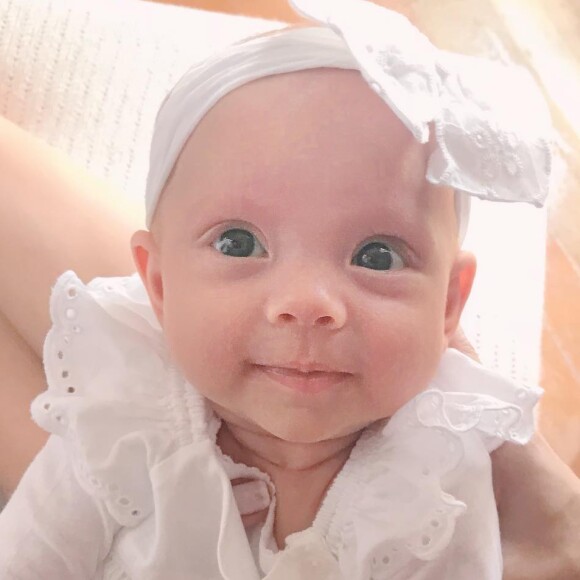 Eliana comemorou os três meses da filha, Manuela, no domingo, 10 de dezembro de 2017, com uma foto do Instagram