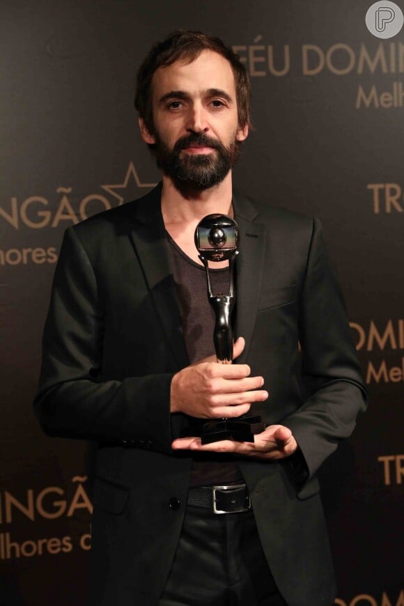 Julio Andrade levou o troféu de ator de série no 'Melhores do Ano', do 'Domingão do Faustão', neste domingo, 10 de dezembro de 2017