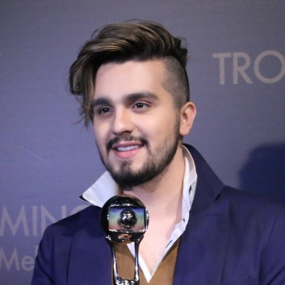 Luan Santana, vencedor do prêmio de Melhor Ator, usou look feito pela mãe: 'Achei que estava parecendo um personagem de 'Animais Fantásticos e Onde Habitam', o Newt Scamander'