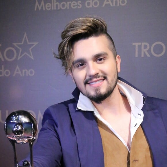 Luan Santana comemorou o 10º troféu em 10 anos de carreira: 'Isso é um combustível, um incentivo incrível para a minha vida'