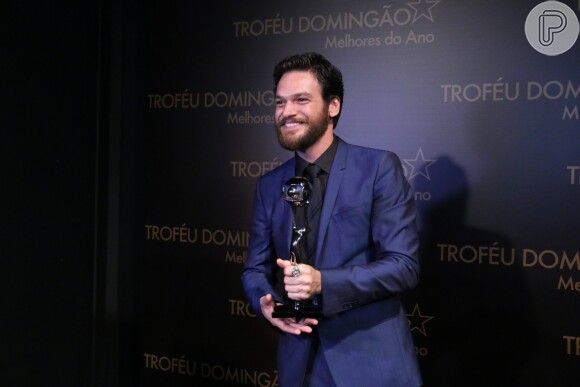 Emilio Dantas foi eleito Melhor Ator Coajuvante por 'A Força do Querer' no Melhores do Ano