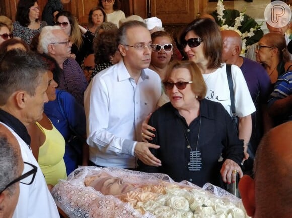 Nicette Bruno passou pelo Theatro Municipal para se despedir de Eva Todor, morta aos 98 anos