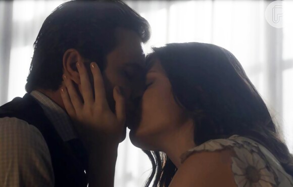 Maria Vitória (Vitória Strada) e Vicente (Bruno Ferrari) vão ficar cada vez mais próximos, na novela 'Tempo de Amar' 