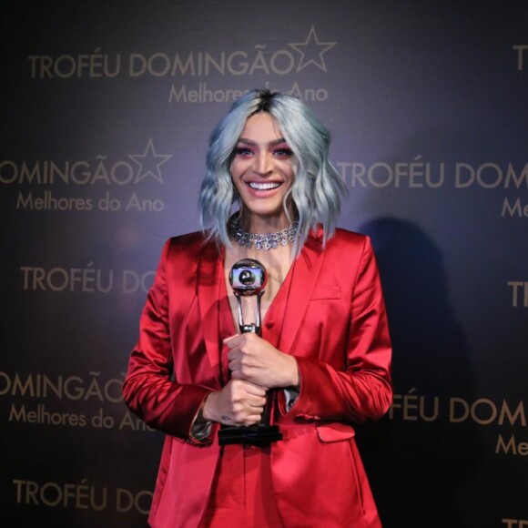 Por conta do look, Pabblo Vittar foi comparada nas redes sociais à Giovanna Ewbank