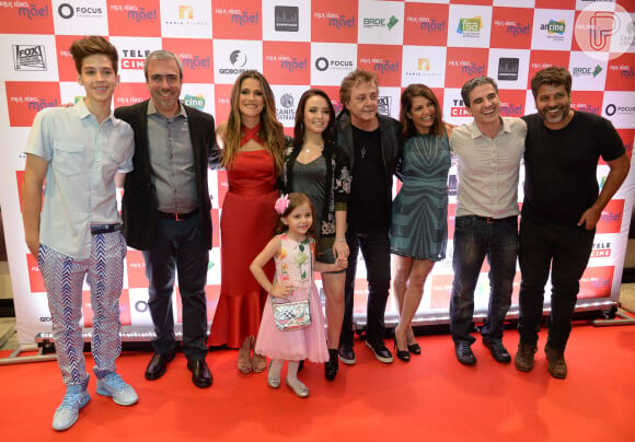 Fábio Jr. posou com João Guilherme Ávila, Larissa Manoela, Ingrid Guimarães e outros atores do filme 'Fala Sério, Mãe!'