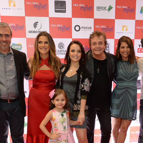 Fábio Jr. pososu com o elenco do filme 'Fala Sério, Mãe', no shopping Eldorado, em São Paulo