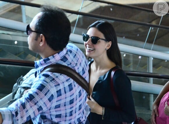 Isis Valverde foi vista no aeroporto Santos Dumont, no Rio de Janeiro, nesta quinta-feira, 22 de maio de 2014
