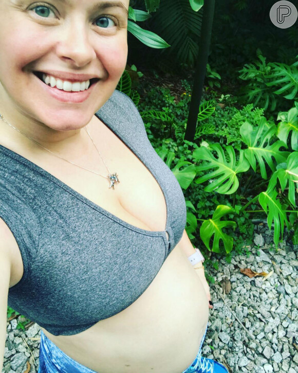 Mariana Bridi aposta em hidratação para frear estrias de gravidez