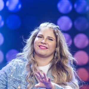Marília Mendonça foi alvo de uma latinha de cerveja enquanto cantava em junho de 2017