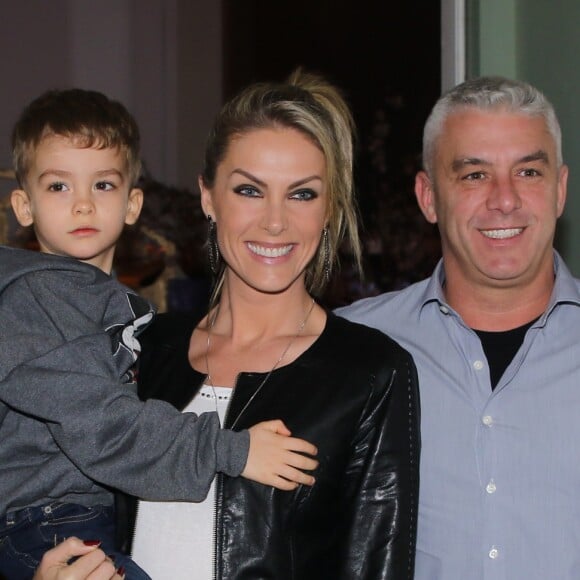 Alexandre Correa, marido de Ana Hickmann, contou que filho, Alexandre Jr., não tem privilégios na sua criação: 'Ele vai ter que ralar, comer marmita, pegar ônibus'