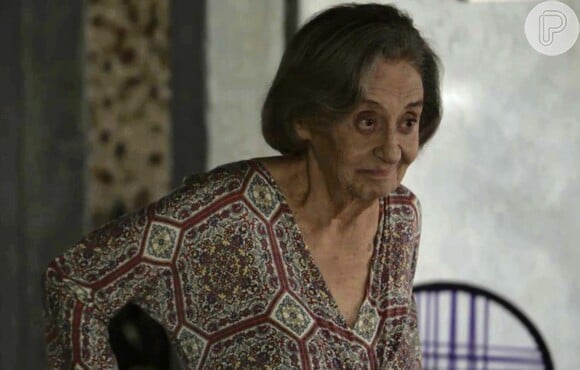 Caetana (Laura Cardoso) recebe Josafá (Lima Duarte) em seu quarto e lhe pede ajuda para matar Sophia (Marieta Severo) e sua família, na novela 'O Outro Lado do Paraíso'