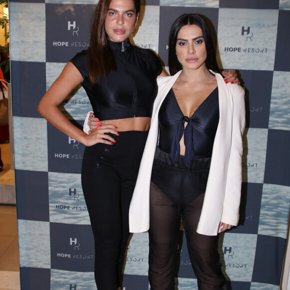 Mariana Goldfarb e Cleo Pires escolheram produções com preto para o evento da Hope Resort