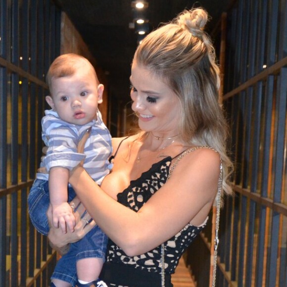 Gabriel, filho de Gusttavo Lima e Andressa Suita, foi homenageado pelo pai com tatuagem do seu nome na altura do coração