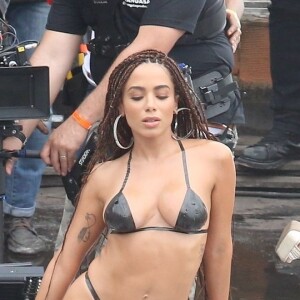 'Vai Malandra' é uma parceria de Anitta com Tropkillaz, Dj Yuri Martins, Maejor e MC Zaac