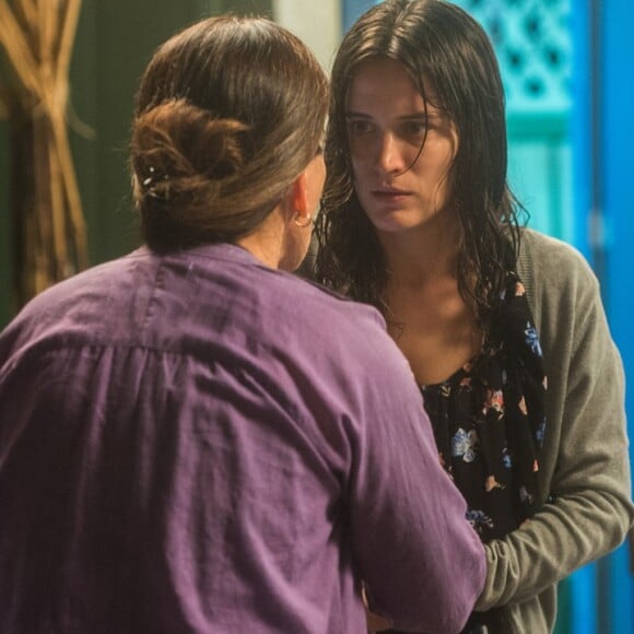 Duda (Gloria Pires) vai reconhecer o rosário usado por Clara (Bianca Bin) em 'O Outro Lado do Paraíso'