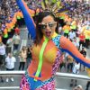 No Carnaval, Anitta virou meme e teve look criticado ao comandar o Bloco das Poderosas em 4 de março de 2017