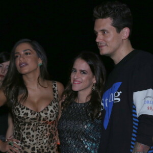 Anitta conheceu John Mayer em festa promovida pela grife Dolce & Gabbana e a revista "'Vogue' para comemorar os dez anos do Fasano, no Rio de Janeiro, em 26 de outubro de 2017