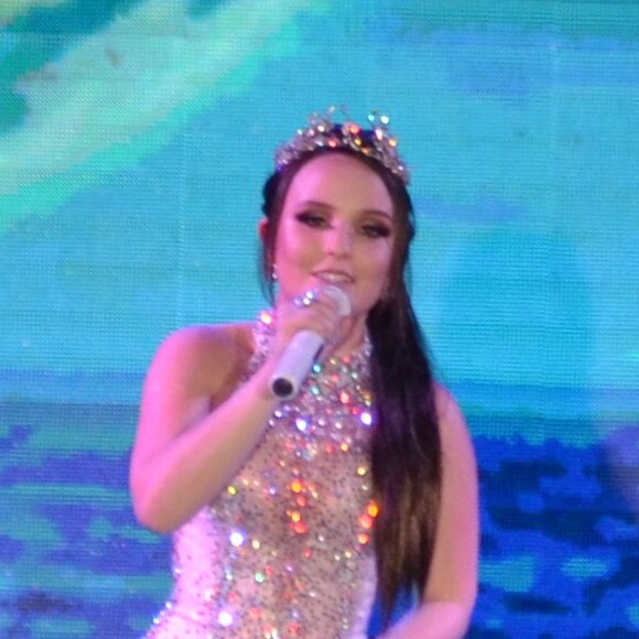 Larissa Manoela brincou sobre 'controle' de sua alimentação: 'As amigas viram uma mãe'