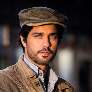 Inácio (Bruno Cabrerizo) se espanta ao saber que foi enganado, na novela 'Tempo de Amar': 'Maria Vitória está no Brasil? Eu não posso acreditar'