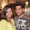 Daniel Alves conta que escolhe as próprias roupas, mas namorada, Thaissa Carvalho, opina