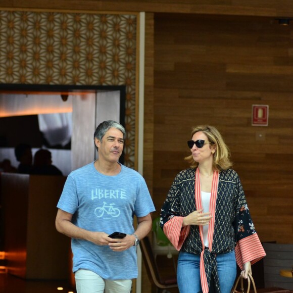 William Bonner e Natasha Dantas conversam durante passeio