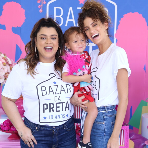 Preta Gil posou com a nora, Laura Fernandez, no Bazar da Preta