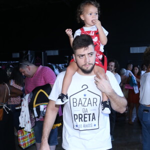 Rodrigo Godoy, marido de Preta Gil, andou com Sol de Maria nas costas