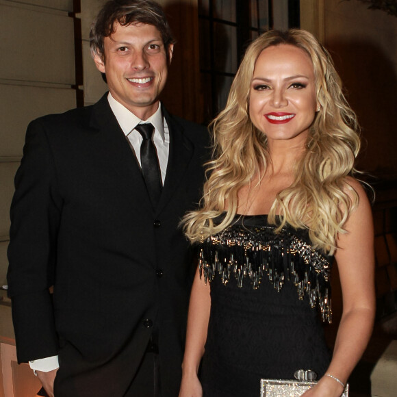 Eliana está noiva do diretor Adriano Ricco