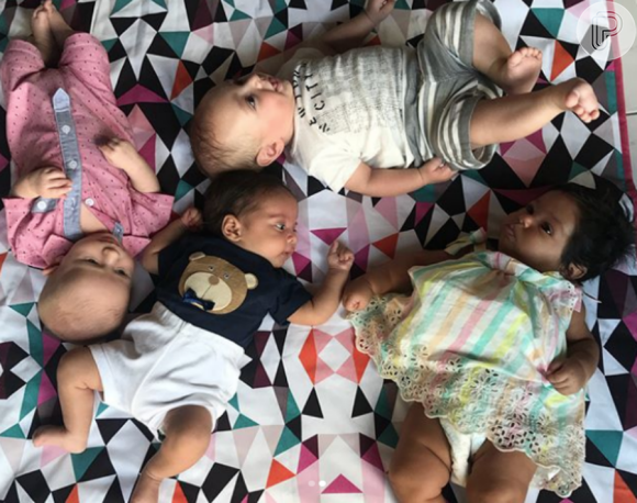 Aline Dias publicou uma foto dos filhos Juliana Alves, Sheron Menezzes e Maíra Charken no Instagram nesta segunda-feira, 18 de dezembro de 2017
