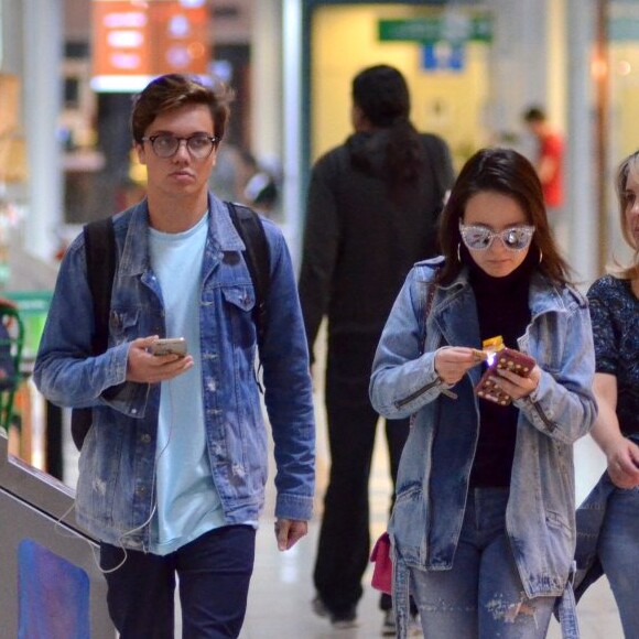 Larissa Manoela e Leonardo Cidade estão juntos, como a atriz confirmou ao Purepeople nesta segunda-feira, dia 18 de dezembro de 2017