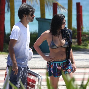 Carol Castro curtiu um dia de praia na companhia do namorado, Felipe Prazeres