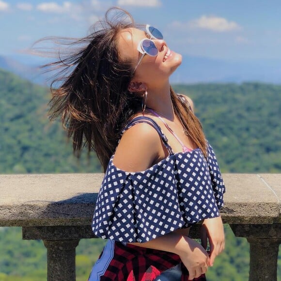 Larissa Manoela, em visita ao Cristo Redentor, apareceu de mãos dadas com Leonardo Cidade