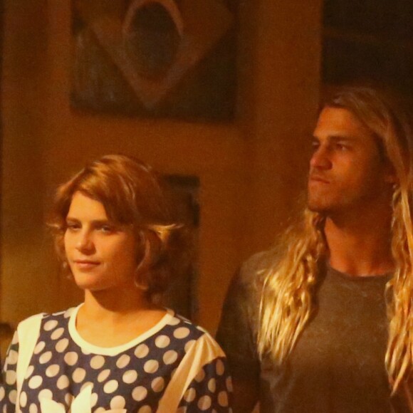 Isabella Santoni foi vista com o surfista Caio Vaz em novembro de 2017