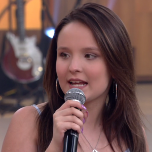 Larissa Manoela participou do 'Encontro' desta terça-feira, 19 de dezembro de 2017, e fãs vibraram: 'Rainha!'