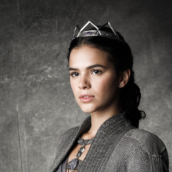 Bruna Marquezine vai interpretar a ambiciosa Catarina, princesa de Artena