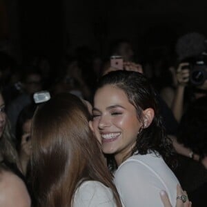 Marina Ruy Barbosa e Bruna Marquezine se divertiram nos bastidores da novela