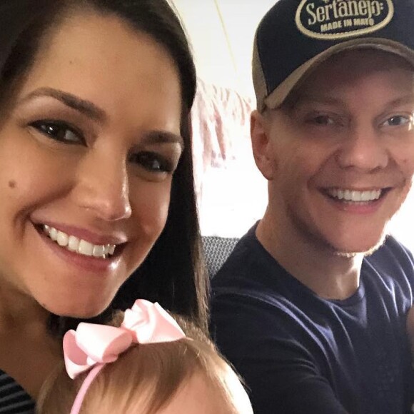 Michel Teló falou com orgulho da família que construiu com a atriz Thais Fersoza