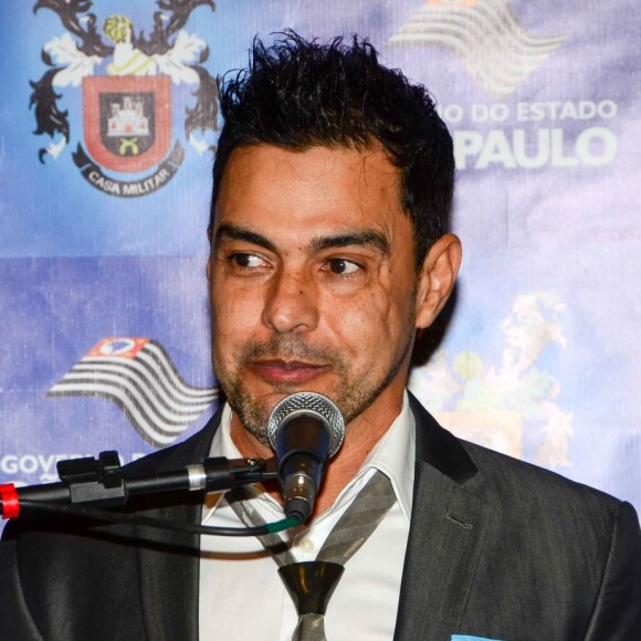 Zezé Di Camargo ganhou homenagem da Polícia Militar de São Paulo