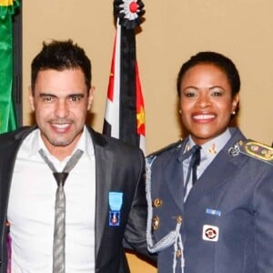 Zezé Di Camargo recebeu medalha da Polícia Militar de São Paulo, nesta quarta-feira, 20 de dezembro de 2017