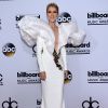 A cantora canadense Céline Dion caprichou no visual com vestido Stephane Rolland de ombros bastante volumosos para a 25ª edição do Billboard Music Awards, realizada no T-Mobile Arena, em Las Vegas, Estados Unidos, em 21 de maio de 2017