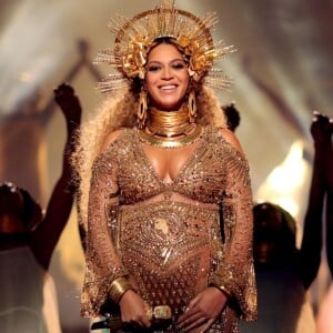 Beyoncé se apresentou na 59ª edição do Grammy Awards, em Los Angeles, em 12 de fevereiro de 2017