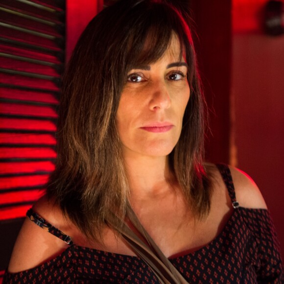 Duda (Gloria Pires) declara a Vinícius (Flávio Tolezani) e Patrick (Thiago Fragoso): 'Não, eu não existo', na novela 'O Outro Lado do Paraíso'