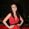 Larissa Manoela apostou em um vestido vermelho rodado para sua festa de aniversário surpresa
