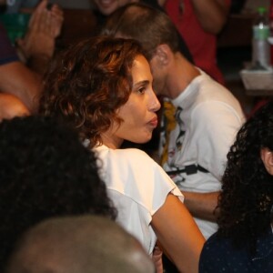 Camila Pitanga prestigiou show de Natal de Leandra Leal